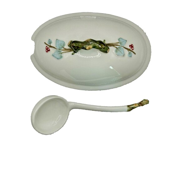 Vista Alegre Gravy Boat, Lid and Undertray Beautiful Cottage Handles Design - Picture 3 of 4